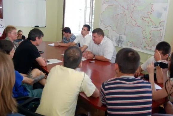 Зоозахисники прийшли до міської ради з вимогою пояснити ситуацію щодо карантину на ЛКП «Лев» (Фото) — фото 5