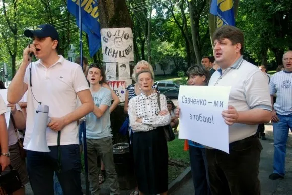 Львів'яни пікетували російське консульство з вимогою припинити військову агресію проти України (Фоторепортаж) — фото 2