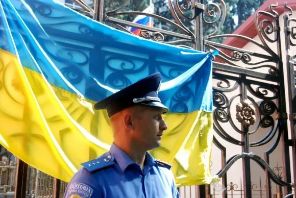 Львів'яни пікетували російське консульство з вимогою припинити військову агресію проти України (Фоторепортаж) — фото 9
