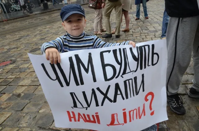 Близько 30 людей вийшли під Львівську міськраду на пікет проти «свавільних забудов» (Фоторепортаж) + (Відео) — фото 3