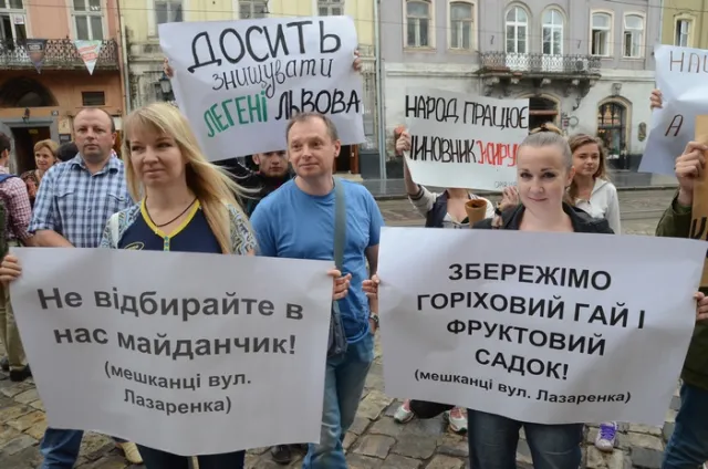 Близько 30 людей вийшли під Львівську міськраду на пікет проти «свавільних забудов» (Фоторепортаж) + (Відео) — фото 4
