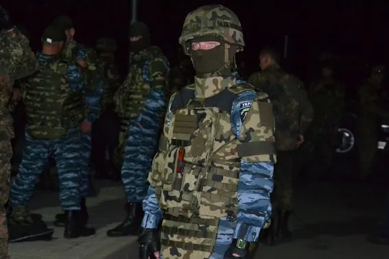 Львівські бійці повністю забезпечені усіма засобами захисту та штатним озброєнням (Фоторепортаж) — фото 2