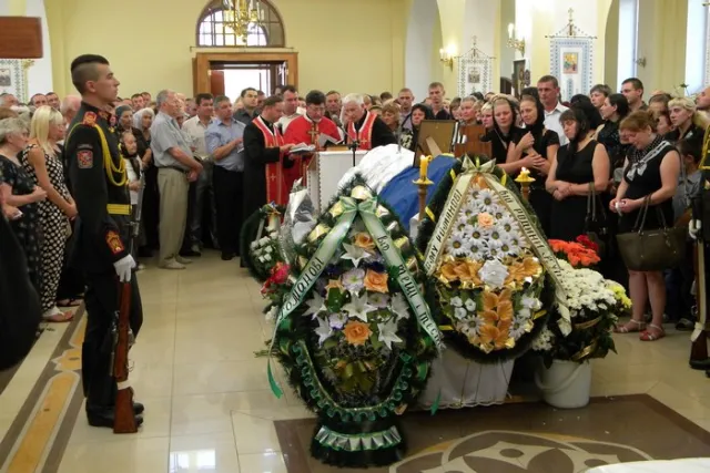У Львові в останню путь провели загиблого в АТО бійця Романа Васькала (Фоторепортаж) — фото 3