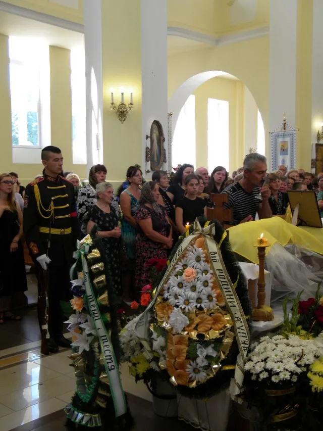 У Львові в останню путь провели загиблого в АТО бійця Романа Васькала (Фоторепортаж) — фото 4