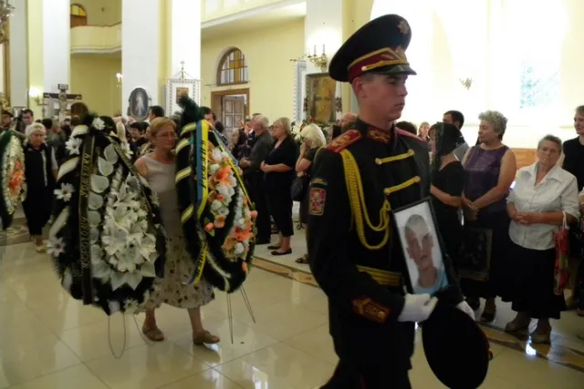 У Львові в останню путь провели загиблого в АТО бійця Романа Васькала (Фоторепортаж) — фото 6