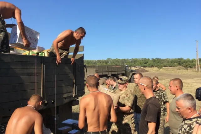 Активісти доставили майже 50 тонн допомоги для військових у зону АТО (Фото) + (Відео) — фото 3