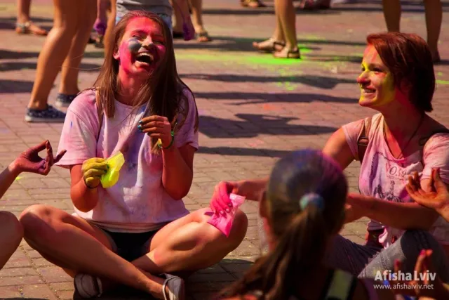 У Львові відбувся всеукраїнський благодійний фестиваль фарб «Lviv Holi Fest» (Фоторепортаж) + (Відео) — фото 1