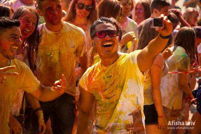 У Львові відбувся всеукраїнський благодійний фестиваль фарб «Lviv Holi Fest» (Фоторепортаж) + (Відео) — фото 4