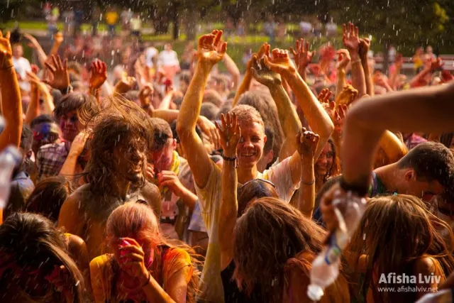 У Львові відбувся всеукраїнський благодійний фестиваль фарб «Lviv Holi Fest» (Фоторепортаж) + (Відео) — фото 5