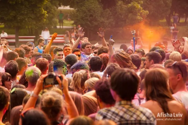 У Львові відбувся всеукраїнський благодійний фестиваль фарб «Lviv Holi Fest» (Фоторепортаж) + (Відео) — фото 6