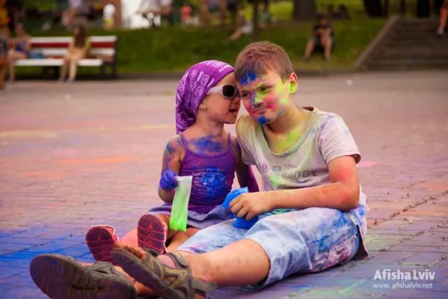 У Львові відбувся всеукраїнський благодійний фестиваль фарб «Lviv Holi Fest» (Фоторепортаж) + (Відео) — фото 7
