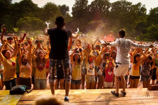 У Львові відбувся всеукраїнський благодійний фестиваль фарб «Lviv Holi Fest» (Фоторепортаж) + (Відео) — фото 8