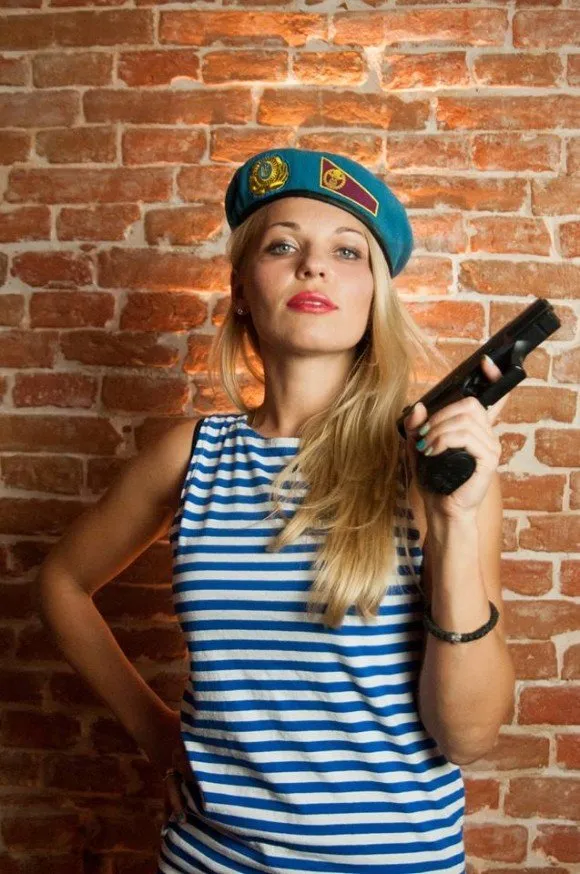 Чарівні львів'янки сфотографувались для військових в зоні АТО (Фоторепортаж) — фото 2