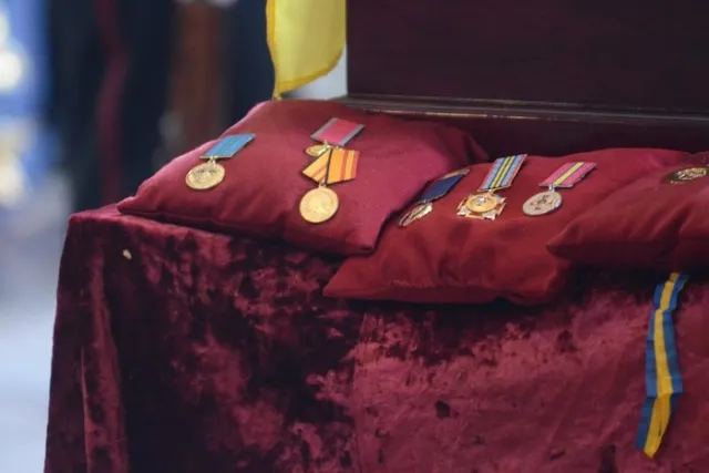 Львів попрощався із ще одним загиблим військовим у зоні АТО Кирилом Андреєнком (Фоторепортаж) + (Відео) — фото 2