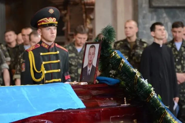 Львів попрощався із ще одним загиблим військовим у зоні АТО Кирилом Андреєнком (Фоторепортаж) + (Відео) — фото 3