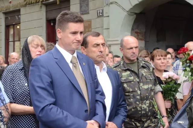 Львів попрощався із ще одним загиблим військовим у зоні АТО Кирилом Андреєнком (Фоторепортаж) + (Відео) — фото 8