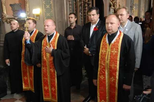 Саакашвілі разом з Садовим помолився за загиблих грузинських та українських солдатів (Фото) + (Відео) — фото 2