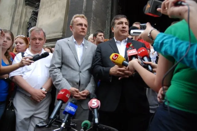 Саакашвілі разом з Садовим помолився за загиблих грузинських та українських солдатів (Фото) + (Відео) — фото 4