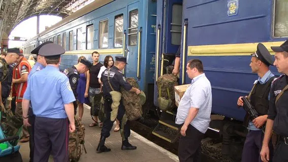 Правоохоронці Львівської залізниці відправилися на схід (Фоторепортаж) + (Відео) — фото 4