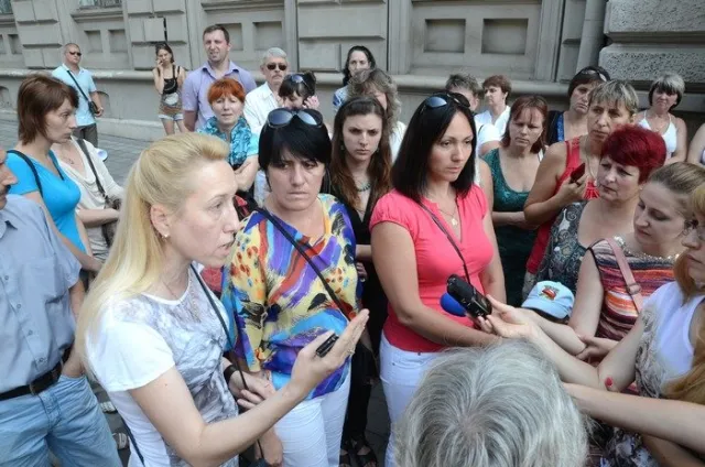 Матері та дружини 24-ї механізованої бригади, вимагали ротації для бійців (Фоторепортаж) + (Відео) — фото 1