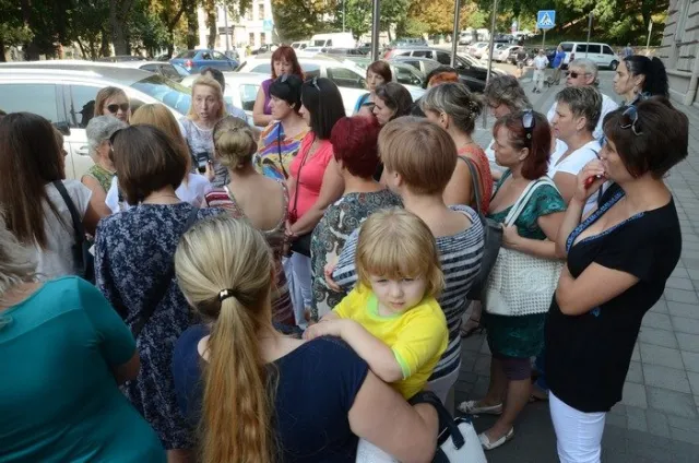 Матері та дружини 24-ї механізованої бригади, вимагали ротації для бійців (Фоторепортаж) + (Відео) — фото 2