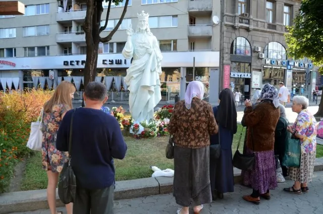 Незрозуміла статуя на Марійській площі у Львові (Фото) — фото 3