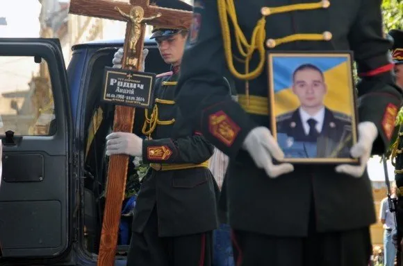 Львів попрощався з воїном Андрієм Родичем, який загинув в зоні АТО (Фоторепортаж) — фото 2