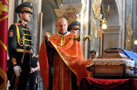 Львів попрощався з воїном Андрієм Родичем, який загинув в зоні АТО (Фоторепортаж) — фото 5