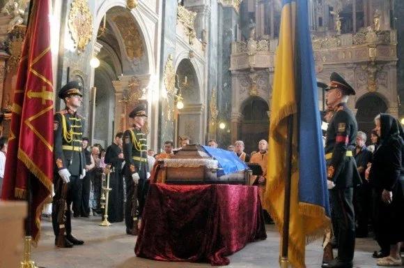 Львів попрощався з воїном Андрієм Родичем, який загинув в зоні АТО (Фоторепортаж) — фото 6