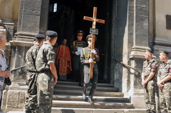 Львів попрощався з воїном Андрієм Родичем, який загинув в зоні АТО (Фоторепортаж) — фото 8