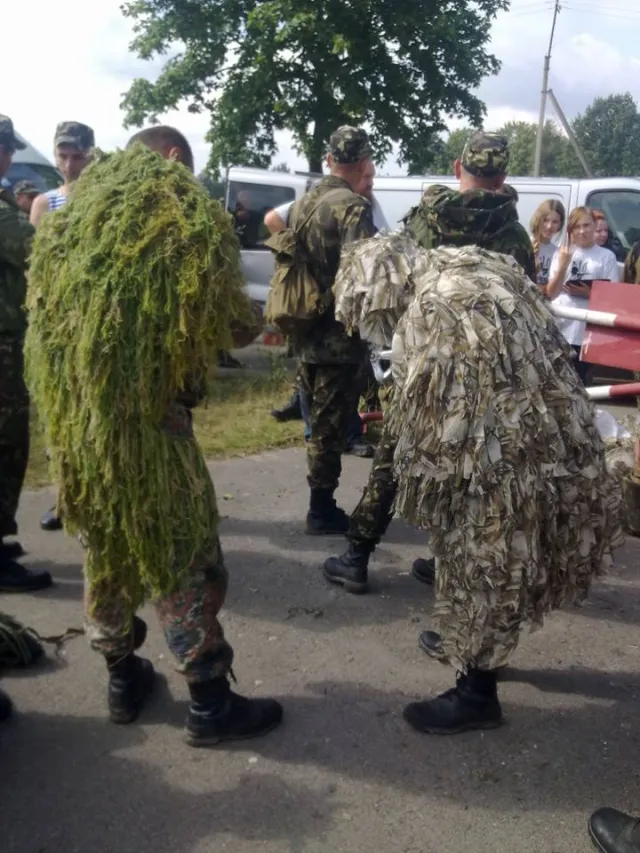 Волонтери привезли бійцям 24-ї та 80-ї бригад на Львівщині біноклі та спецкостюми (Фото) — фото 1