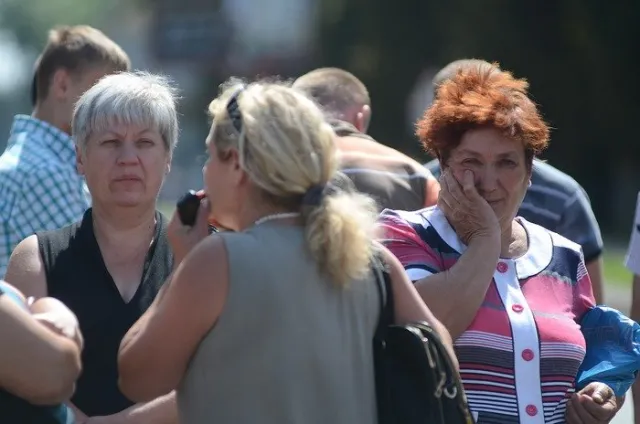 У Львові родичі бійців, котрі несуть службу на Сході у зоні АТО, перекрили трасу, вимагаючи ротації (Фоторепортаж) + (Відео) — фото 2