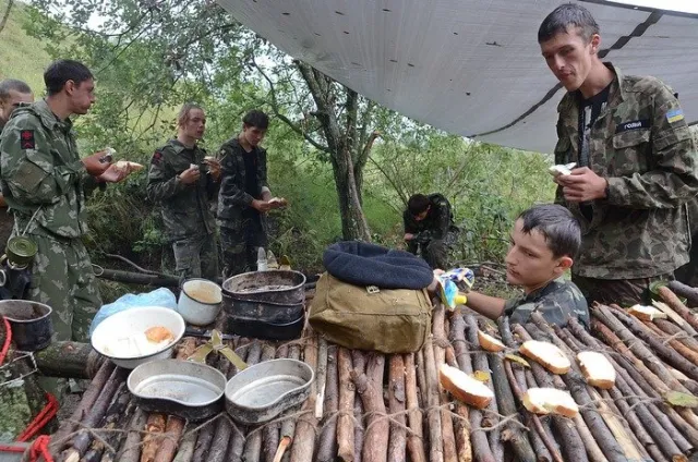 Кілька десятків юнаків, майже 2 тижні випробовують свою витривалість, гартують дух та вчаться поводитись зі зброєю (Фоторепортаж) + (Відео) — фото 3