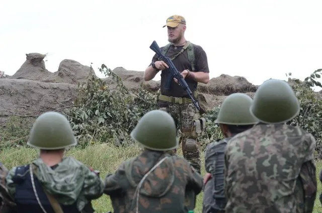 Кілька десятків юнаків, майже 2 тижні випробовують свою витривалість, гартують дух та вчаться поводитись зі зброєю (Фоторепортаж) + (Відео) — фото 8