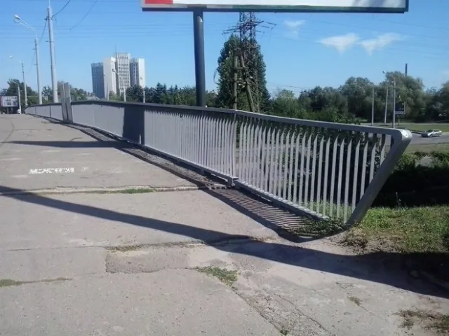 У Львові частково розмалювали міст (Фоторепортаж) — фото 5