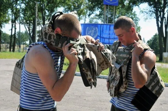 Радіо «Львівська Хвиля» передала бійцям бійцям 80-ї аеромобільної бригади 40 бронежилетів (Фоторепортаж) — фото 3
