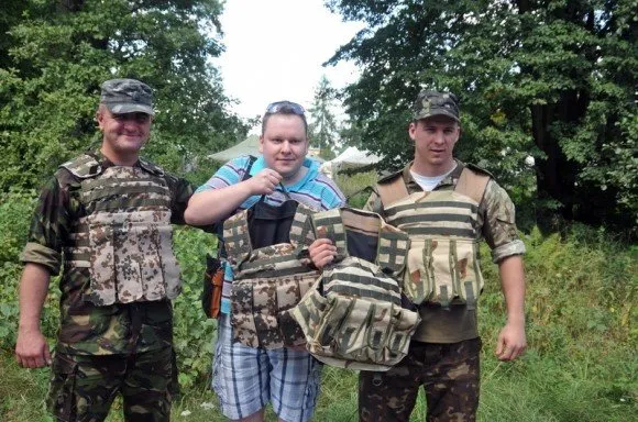 Радіо «Львівська Хвиля» передала бійцям бійцям 80-ї аеромобільної бригади 40 бронежилетів (Фоторепортаж) — фото 5