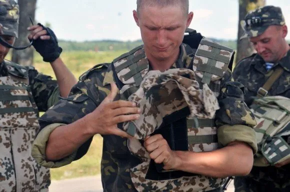 Радіо «Львівська Хвиля» передала бійцям бійцям 80-ї аеромобільної бригади 40 бронежилетів (Фоторепортаж) — фото 7