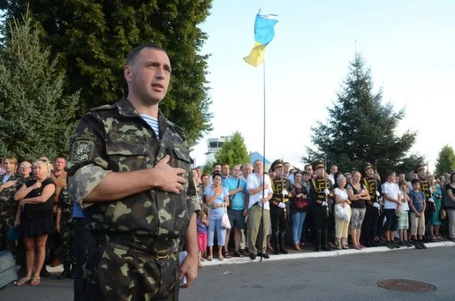 Тіла одинадцятьох бійців зустріли вигуками «Герої не вмирають!» (Фоторепортаж) + (Відео) — фото 2