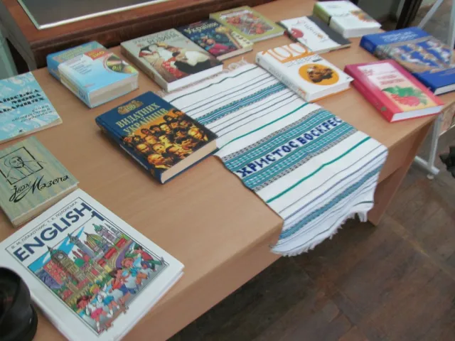Львів’яни привезли в Слов’янськ українські книжки (Фоторепортаж) — фото 1