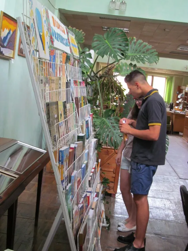 Львів’яни привезли в Слов’янськ українські книжки (Фоторепортаж) — фото 4
