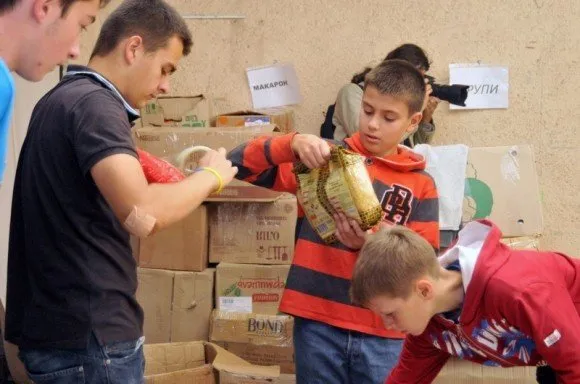 У зону АТО відправлять чотири вантажівки з допомогою для військових (Фоторепортаж) — фото 5