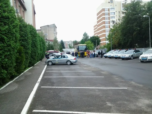 Співробітники ДАІ привезли у зону АТО допомогу від підприємців Привокзального ринку — фото 1