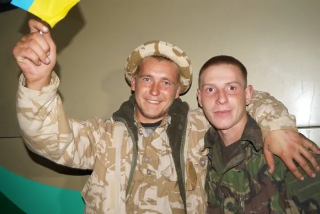 Сотні людей прийшли у місце постійної дислокації 24-ї окремої механізованої бригади імені Данила Галицького (Фоторепортаж) — фото 8