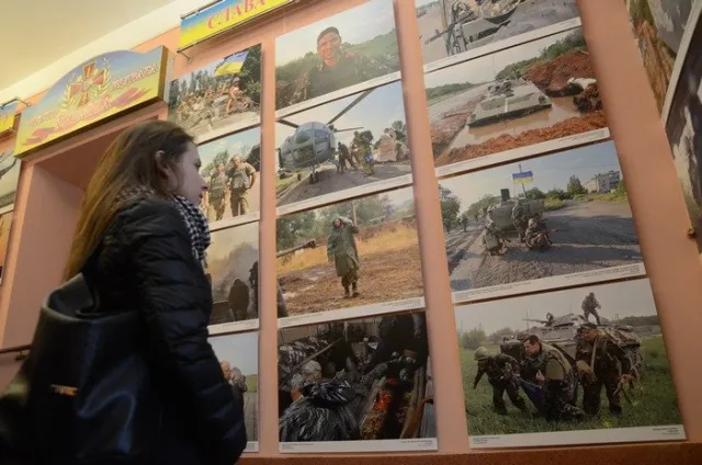 У Львові відкрили фотовиставку про події у зоні АТО (Фоторепортаж) — фото 2
