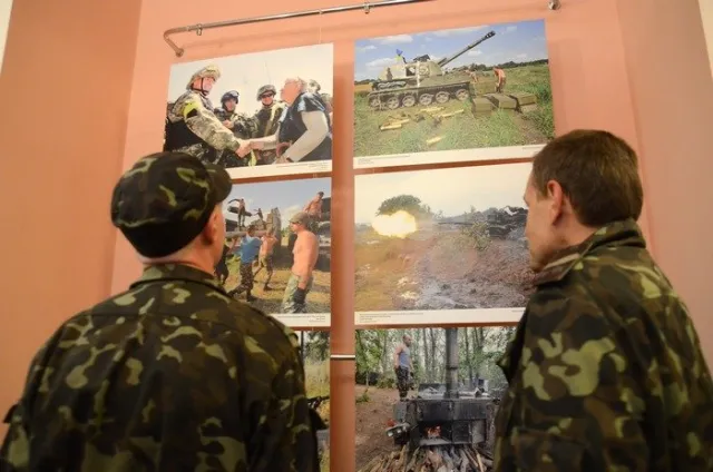 У Львові відкрили фотовиставку про події у зоні АТО (Фоторепортаж) — фото 3