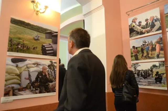 У Львові відкрили фотовиставку про події у зоні АТО (Фоторепортаж) — фото 4