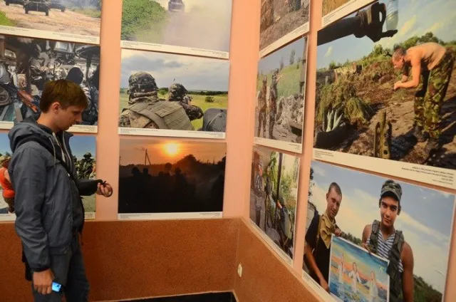 У Львові відкрили фотовиставку про події у зоні АТО (Фоторепортаж) — фото 5