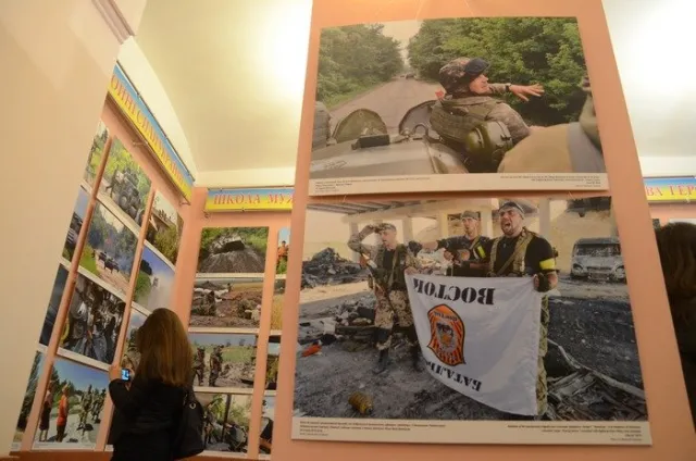 У Львові відкрили фотовиставку про події у зоні АТО (Фоторепортаж) — фото 6
