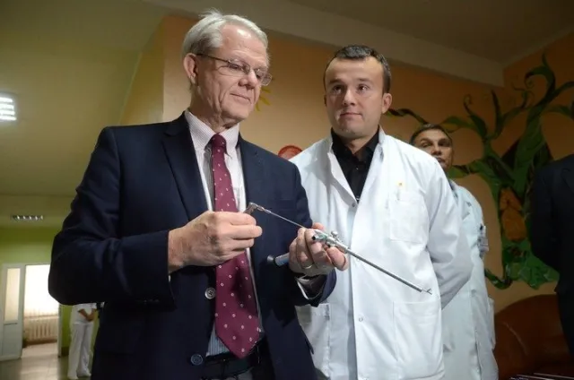 Міській клінічній дитячій лікарні передали нове нейрохірургічне обладнання з Канади (Фоторепортаж) — фото 4